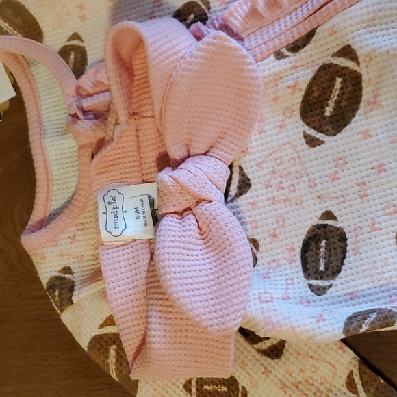 Pink football onesie with headband - Picture 2 of 4